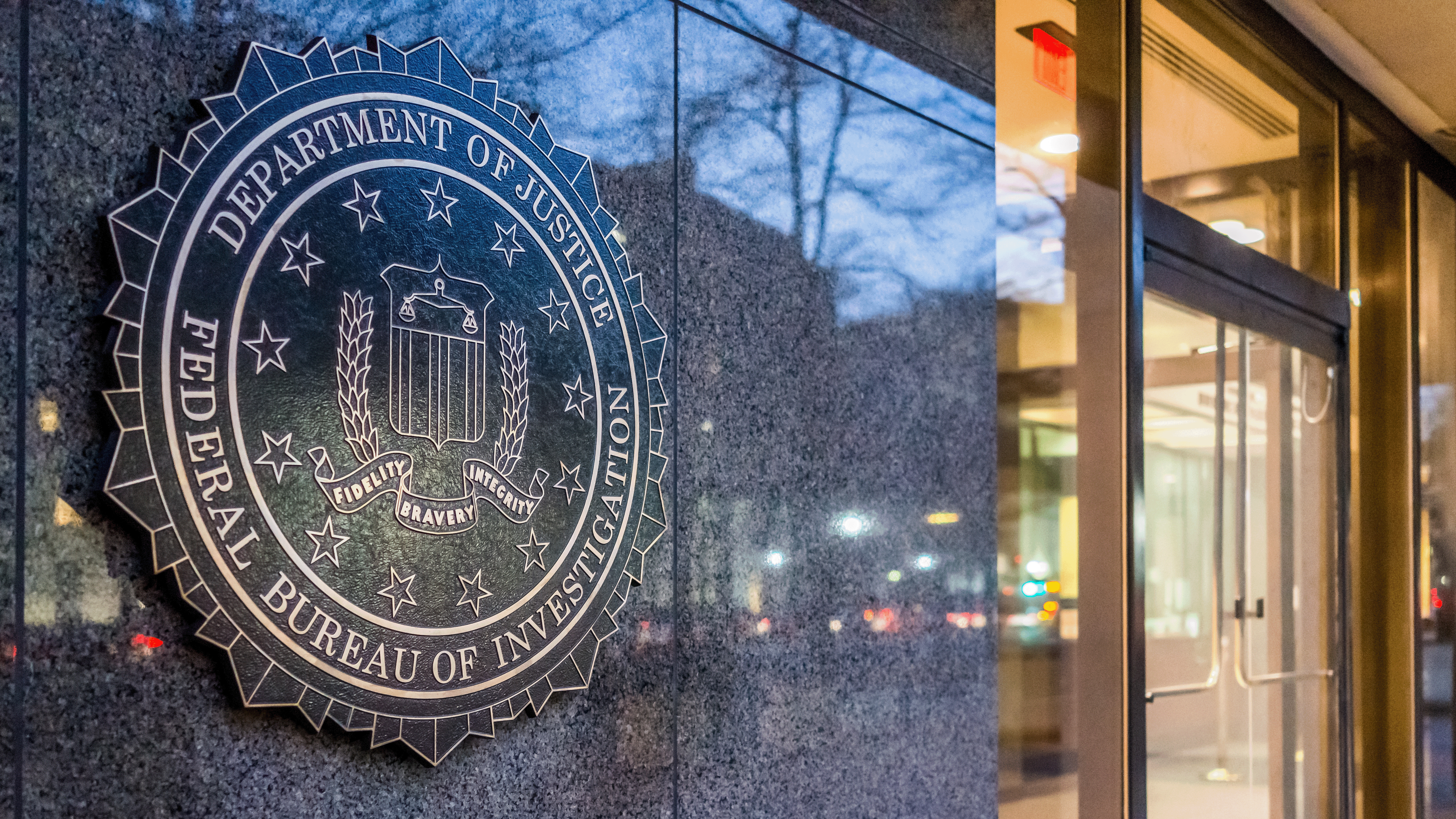 FBI warns of international organized theft groups